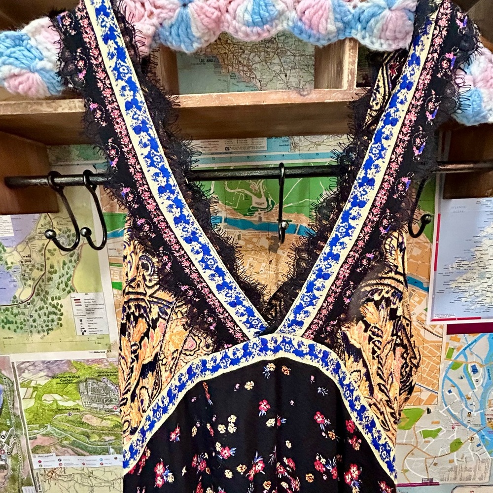 🌸  FP  East Willow Trapeze Slip - Picture 5 of 8